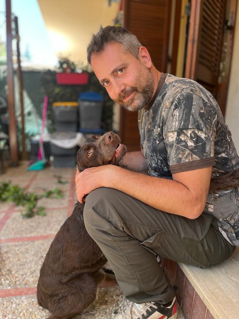 Marco Ferrante, il cavatore, con il suo cane da tartufo